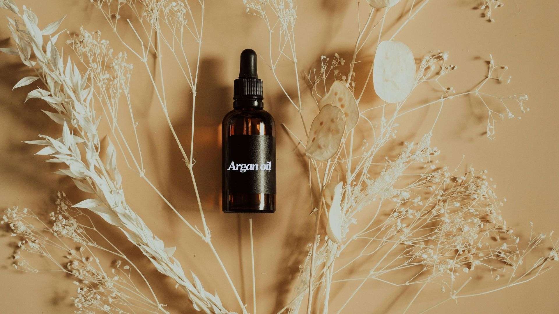 You are currently viewing How Argan Oil Can Transform Your Frizzy Hair!